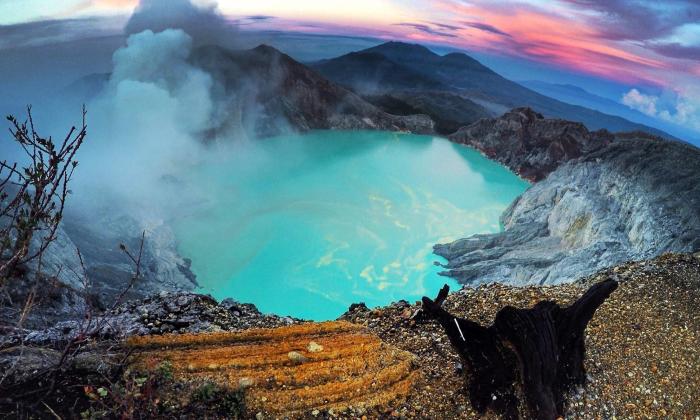 Wisata ijen banyuwangi kawah kompas hari mancanegara wisatawan dibuka kawasan kristi yanti desy