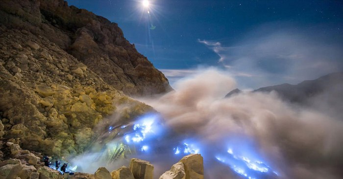 Wisata Alam di Kawah Ijen, Banyuwangi Pesona Alam yang Memikat